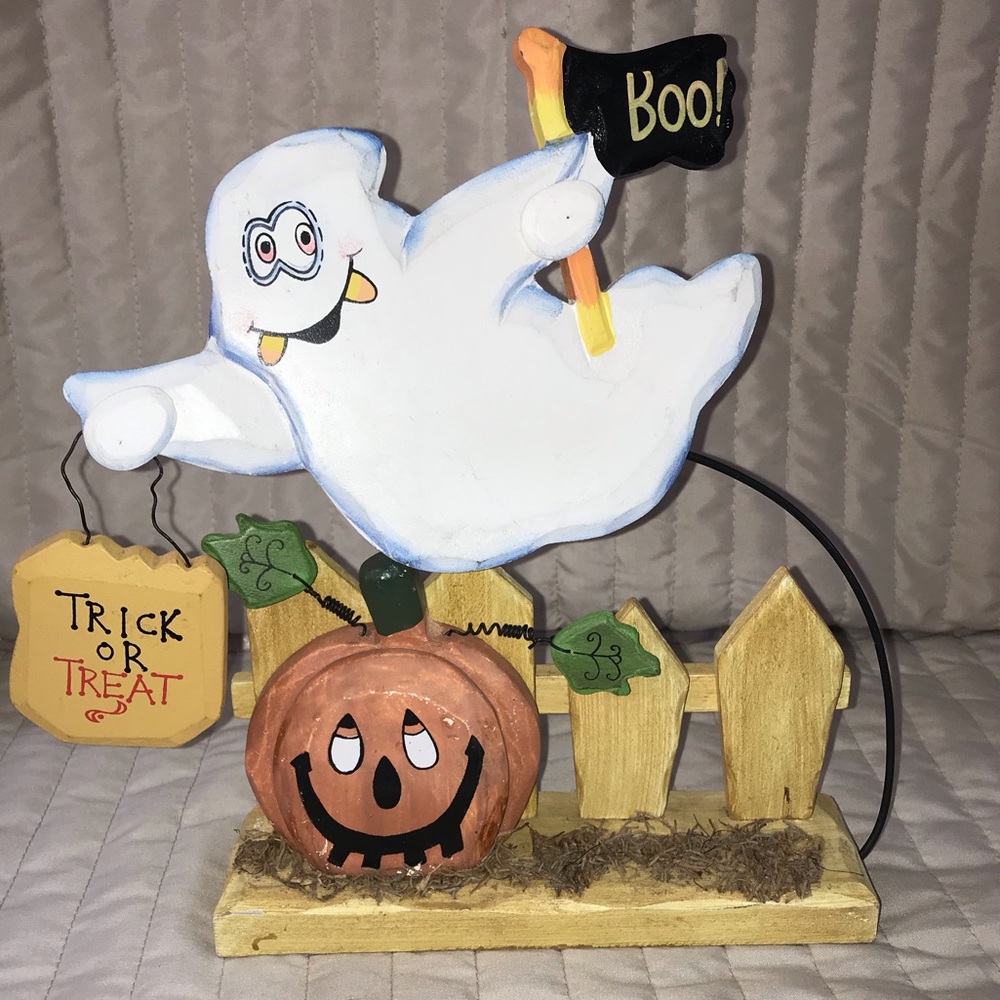 Halloween Flying Ghost /Pumpkin Wood decor Spook Trick-or-treat Boo 10 x 10in.